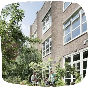 Klimaatondernemers met waterplanten en warmtewisselaars